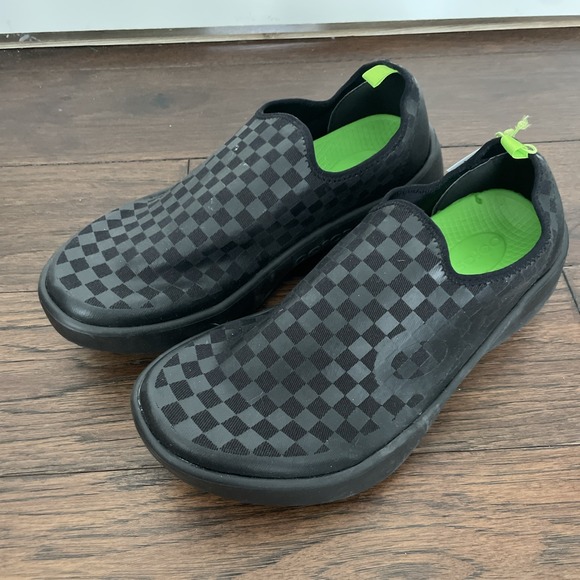 OOFOS Men's OOmg eeZee Low Shoe - Black Checkered, Size 9 EU 42 - Picture 4 of 10
